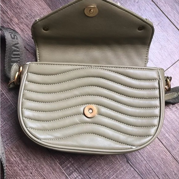 Louis Vuitton Green Quilted Crossbody Bag - Picture 6 of 13